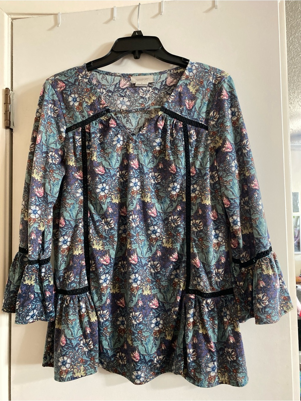 Passport boho floral bell sleeve replumb tunic V-neck